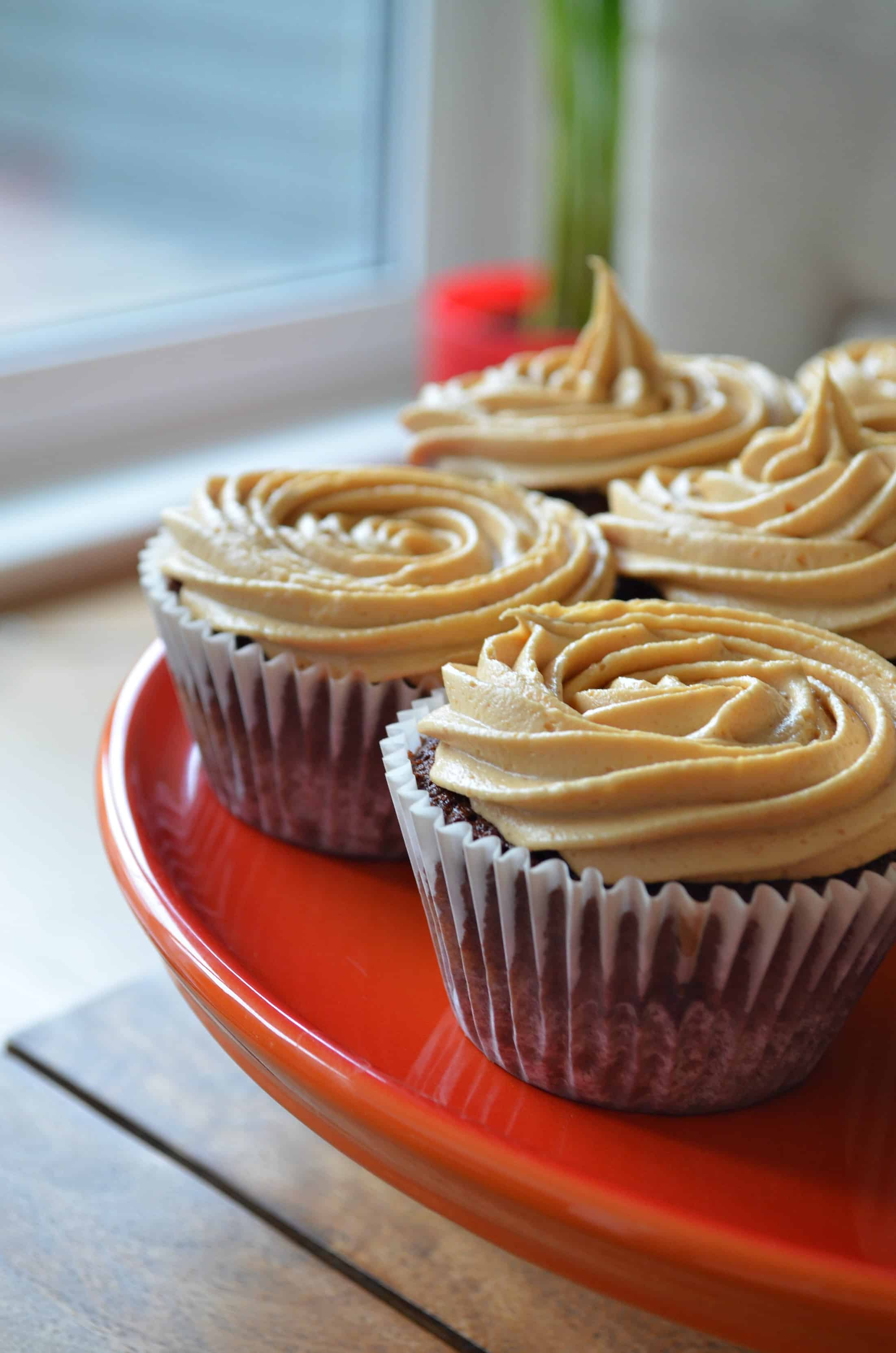chocolate-cupcakes-peanut-butter-frosting