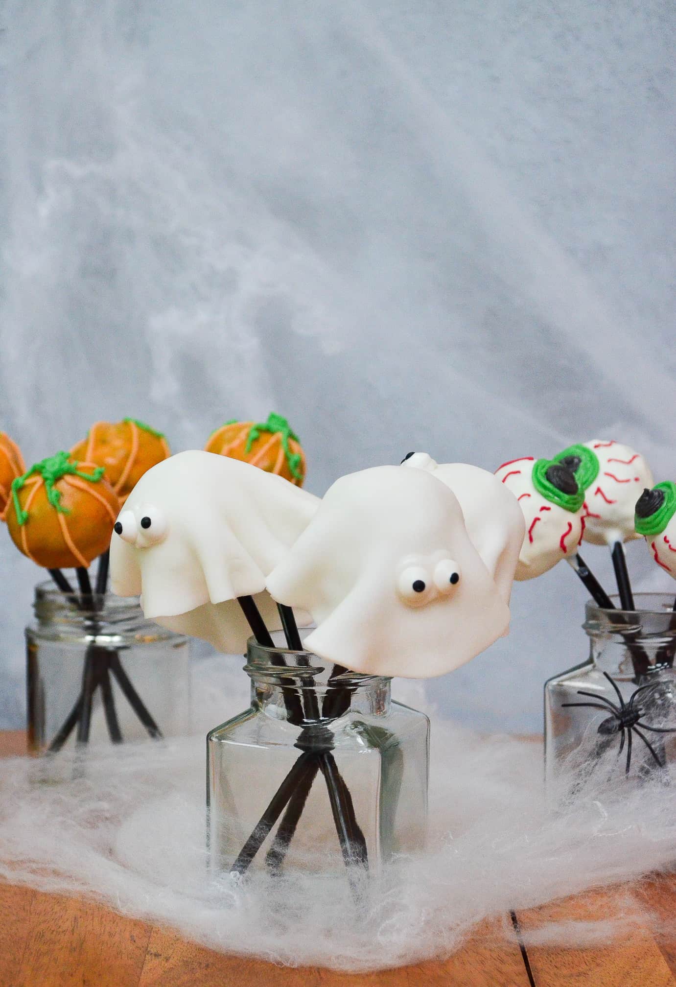 ghost halloween cake pops