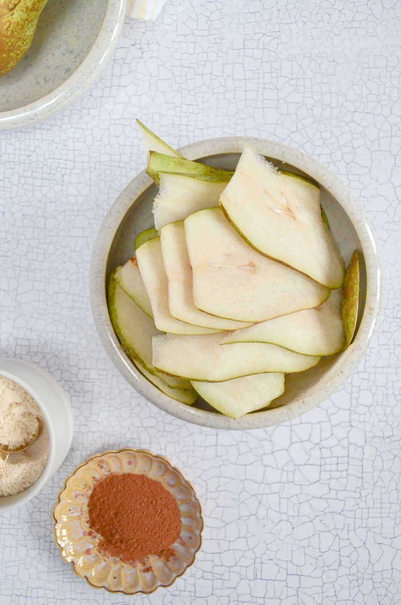 sliced pears in a bowl