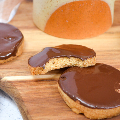 5-ingredient chocolate biscoff cookies